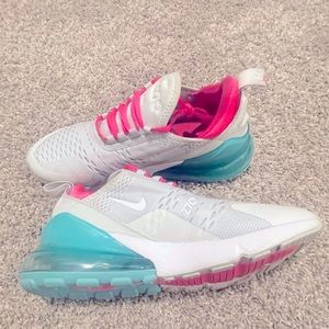 Nike Air Max 270 in white/pink/turquoise.